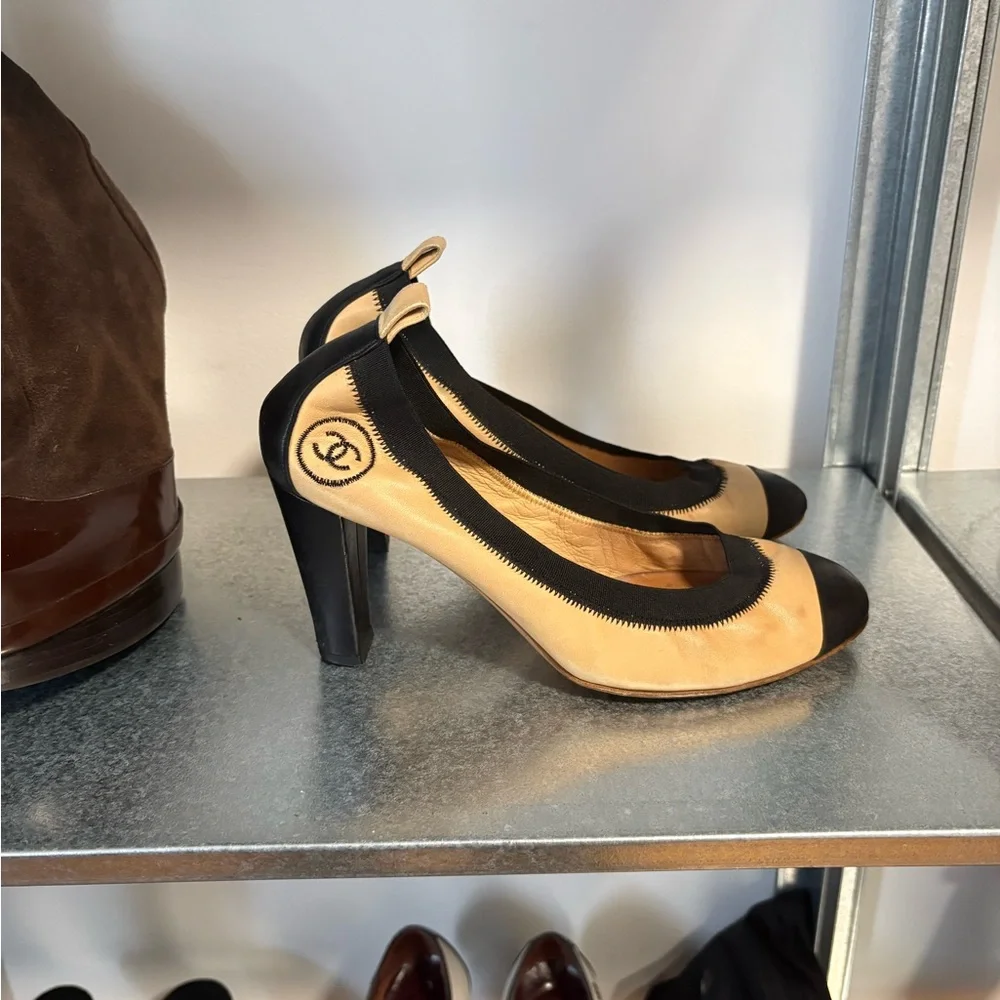 CHANEL Beige and Black Two-Tone Round-Toe Heels
